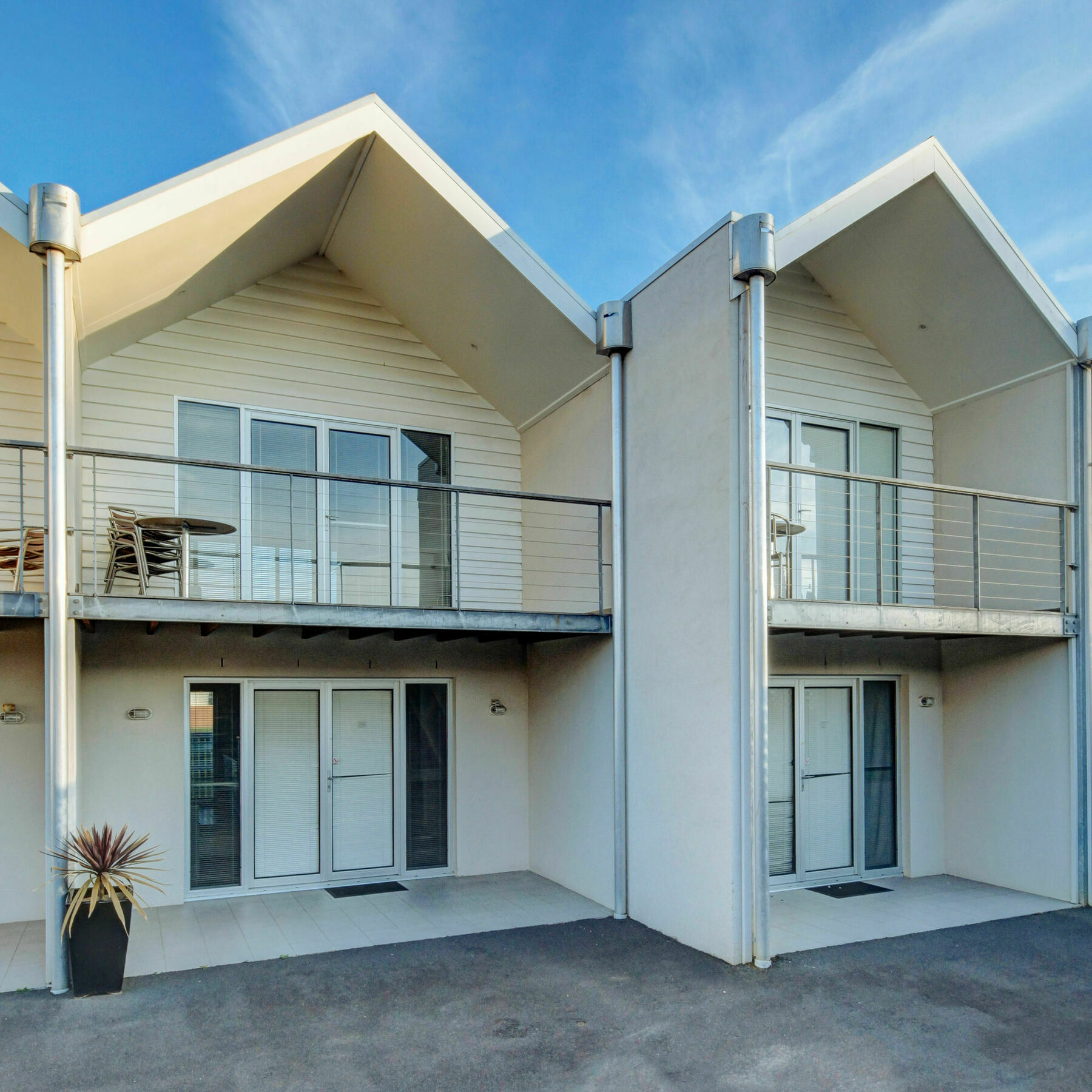Ashmont Motel And Apartments Порт-Фейри Экстерьер фото