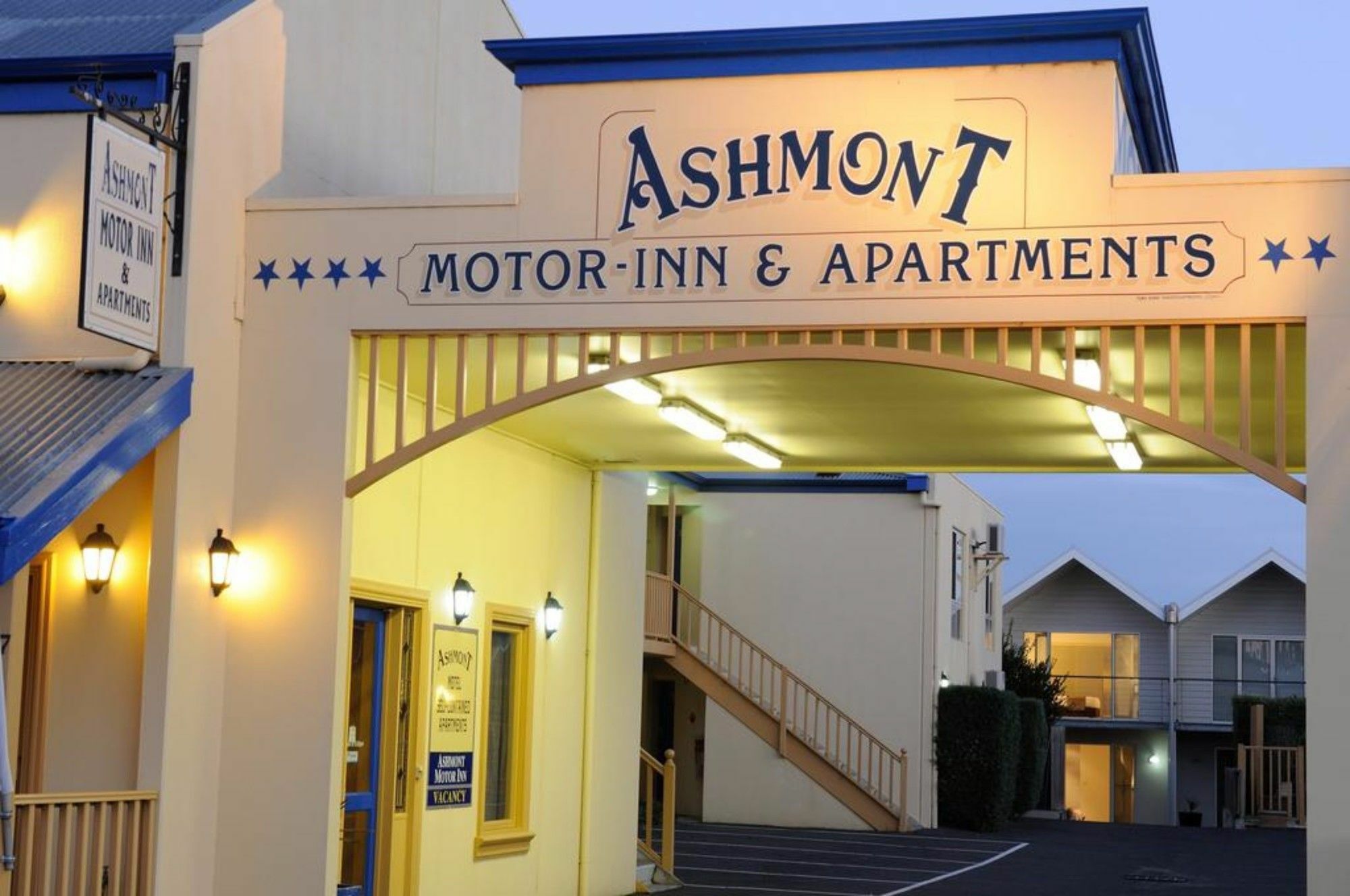 Ashmont Motel And Apartments Порт-Фейри Экстерьер фото